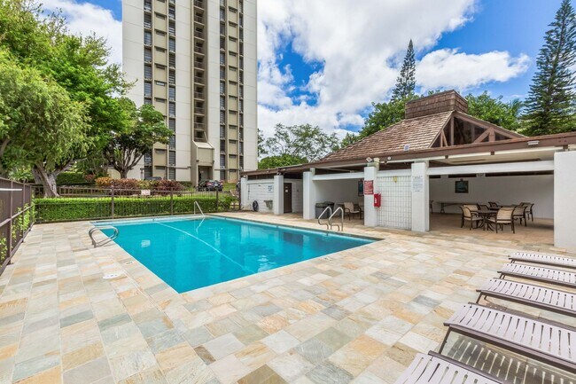 Building Photo - 2 bedroom 1 bath condo in Pearl 1 with 1 covered parking