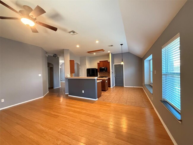 Building Photo - 2701 Pedernales Falls Dr