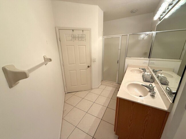 Building Photo - 8000 Carnoustie Pl