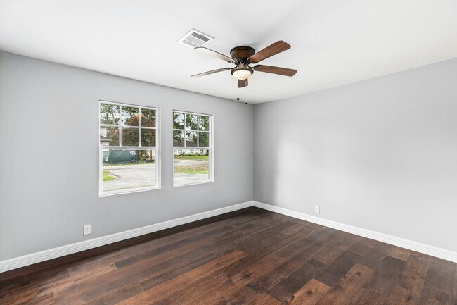 Building Photo - 9313 Livernois Rd