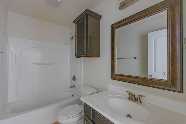 Building Photo - 711 Candlestick Dr