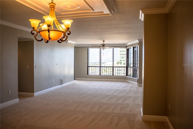 Building Photo - 1 Beach Dr SE