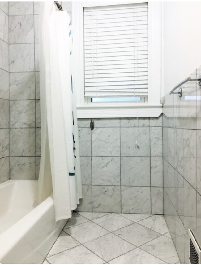 Building Photo - 12 Oliver Rd