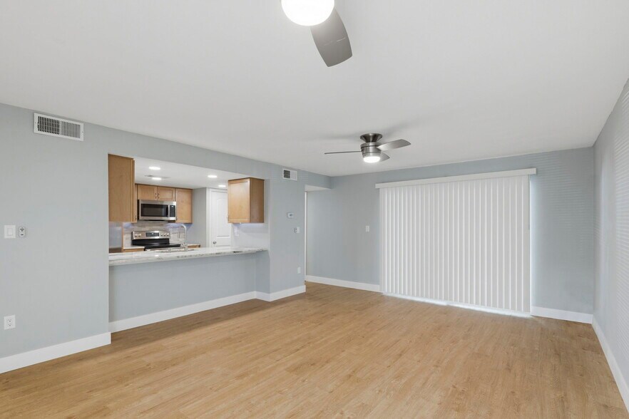 Building Photo - 3595 41st Ln S