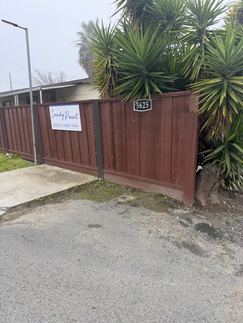 Building Photo - 5625 Sandmound Blvd