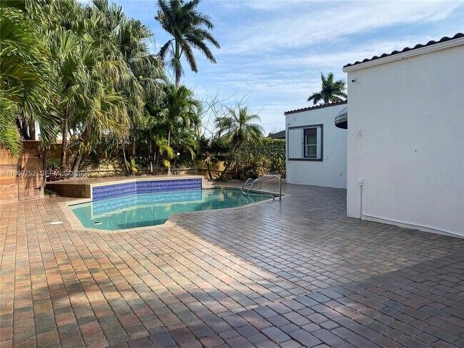 Building Photo - 720 NW 123rd Ave