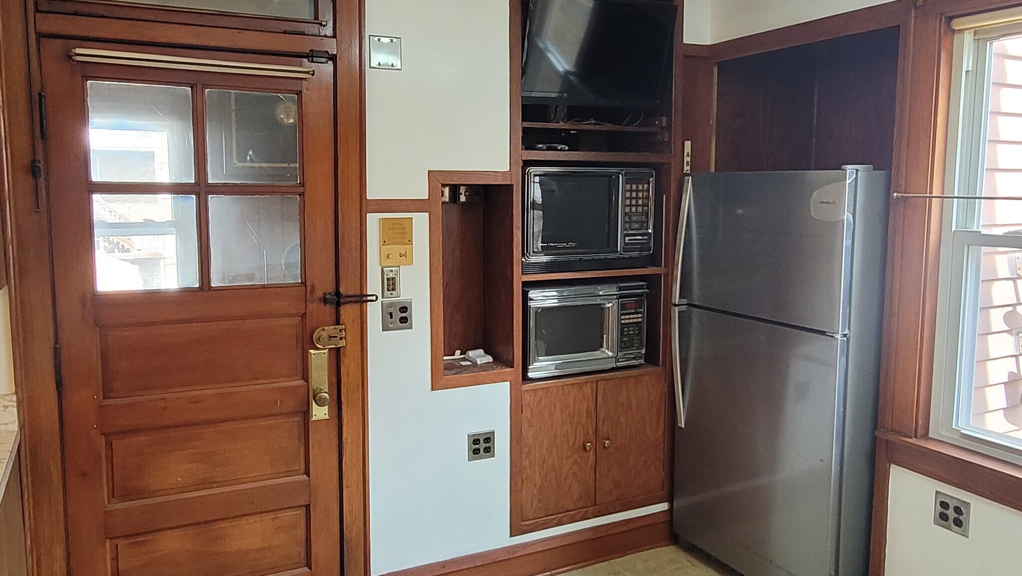 Building Photo - 5228 W Hutchinson St