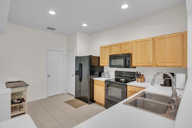 Building Photo - Furnished Townhome with Conservation View in The Bay at Cypress Creek!