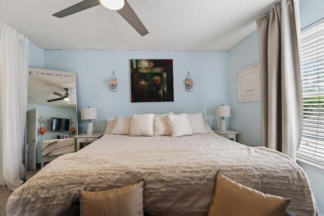 Building Photo - 805 Old Bridge Rd