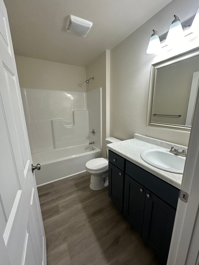 Building Photo - 2 Bedroom Duplex