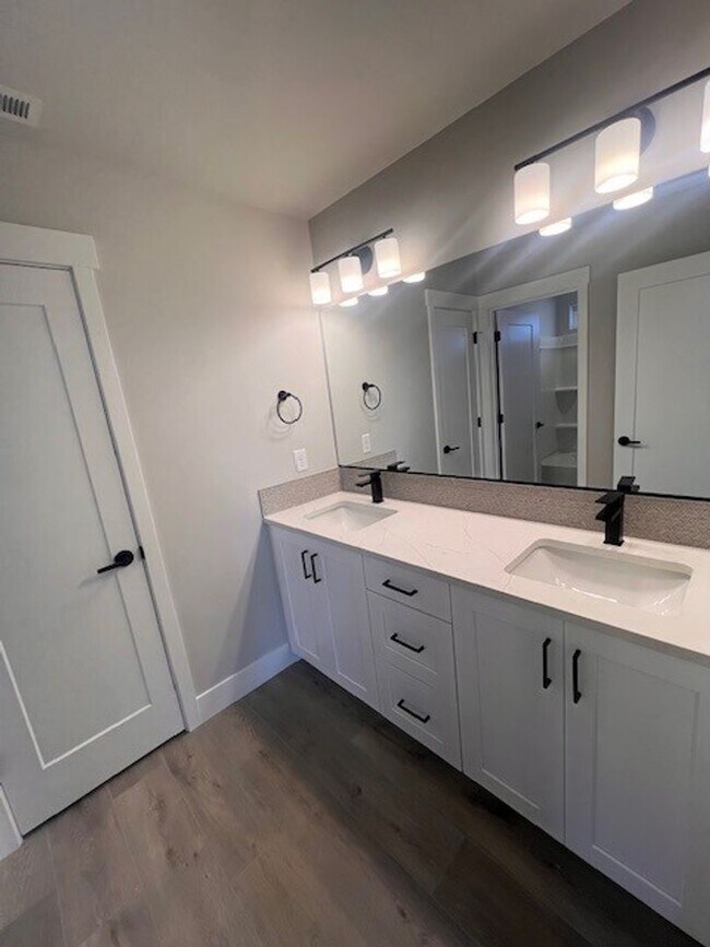 Building Photo - Newer Construction 3 Bedroom + Bonus Room ...