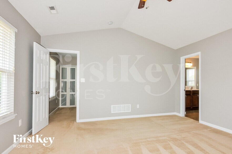 Building Photo - 229 Greengate Dr