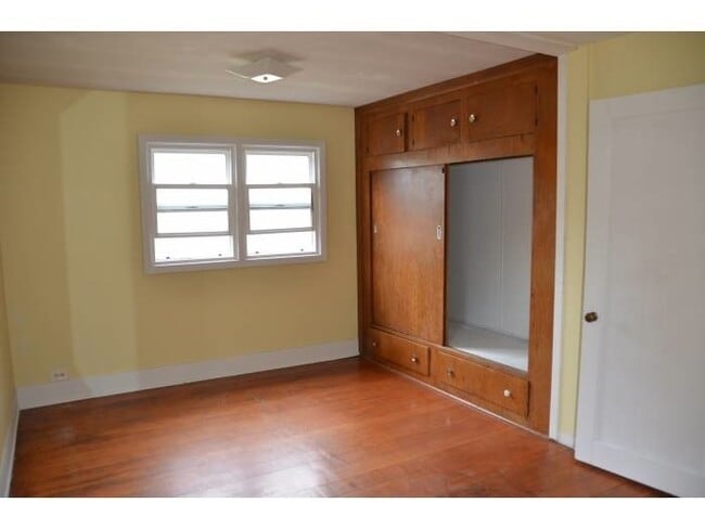 Building Photo - Adorable Cottage Style Home Near Reed College and Woodstock and Trader Joes.