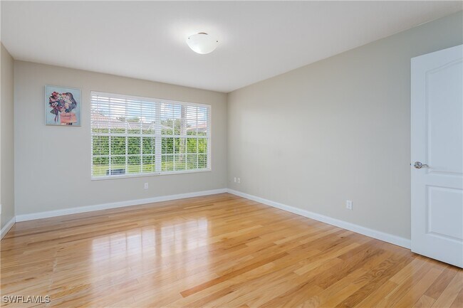 Building Photo - 4949 Kingston Way