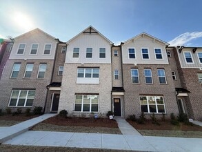 Building Photo - 3BR/3.5BA 3-Story Townhome w/ Quartz + W/D in Decatur
