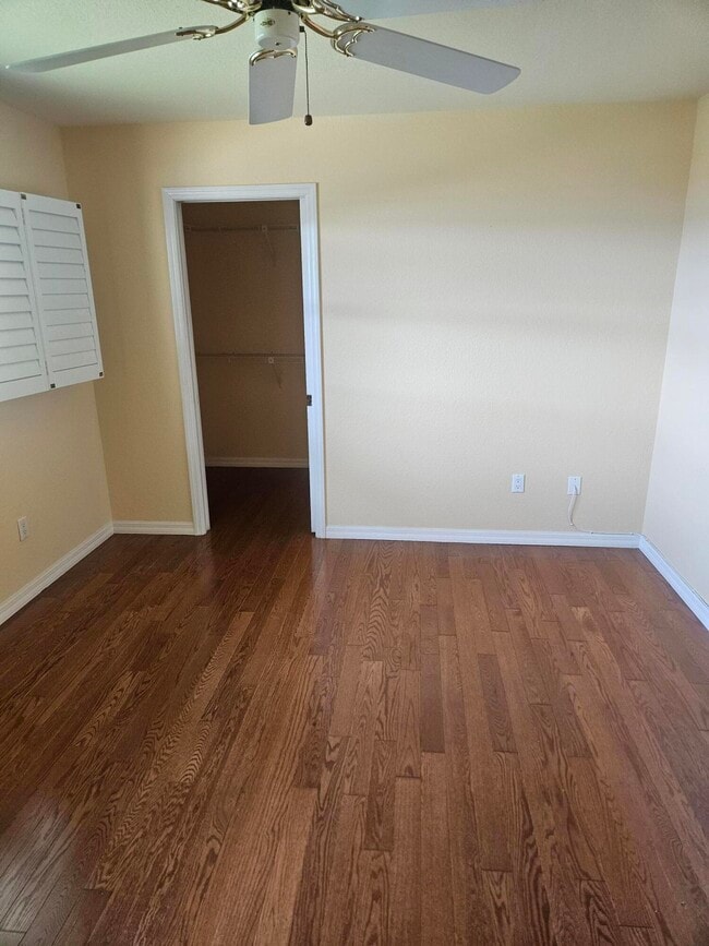 Building Photo - 382 SE Naranja Ave