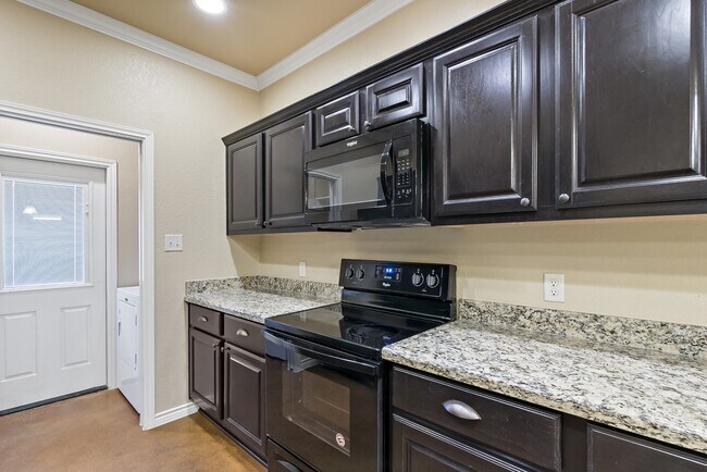 Building Photo - 425 Baby Bear Dr