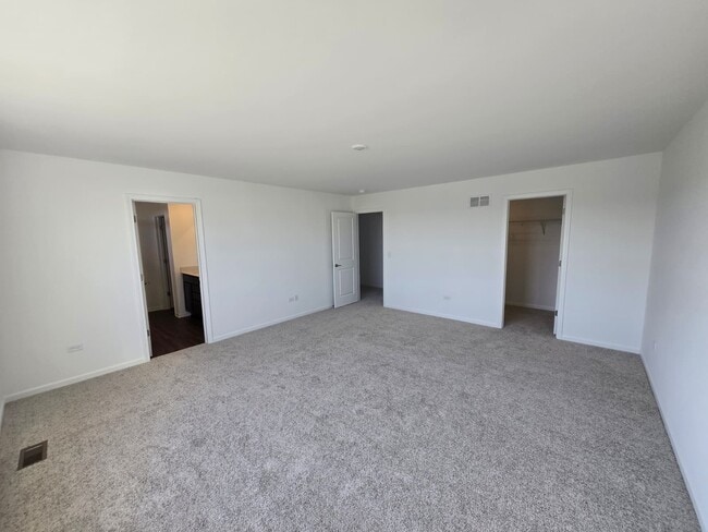 Building Photo - 348 Danforth Dr