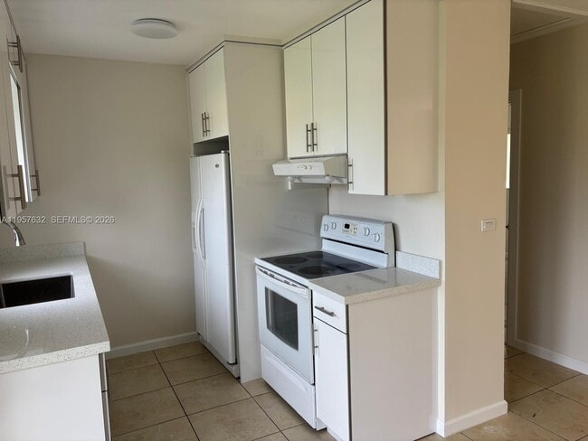 Building Photo - 14800 SW 104th Pl