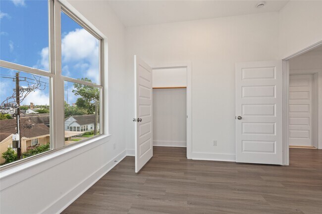 Building Photo - 5623 Eskridge St