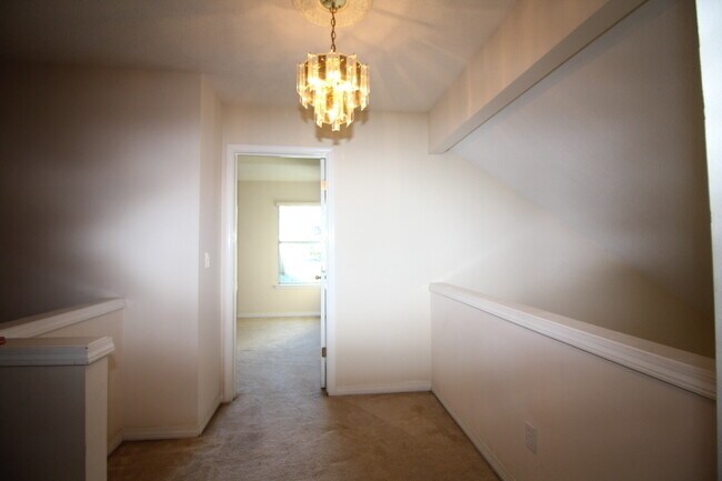 Building Photo - Spacious 3 Bedroom Townhouse Near Hurlburt...