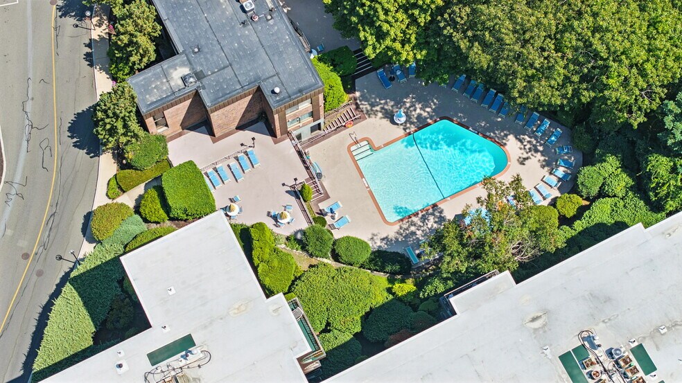 Building Photo - 1004 Paradise Rd