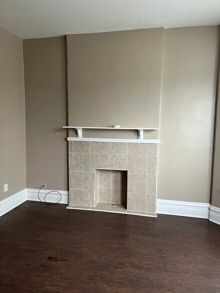 Living Room Decorative Fireplace - 5823 S Wabash Ave