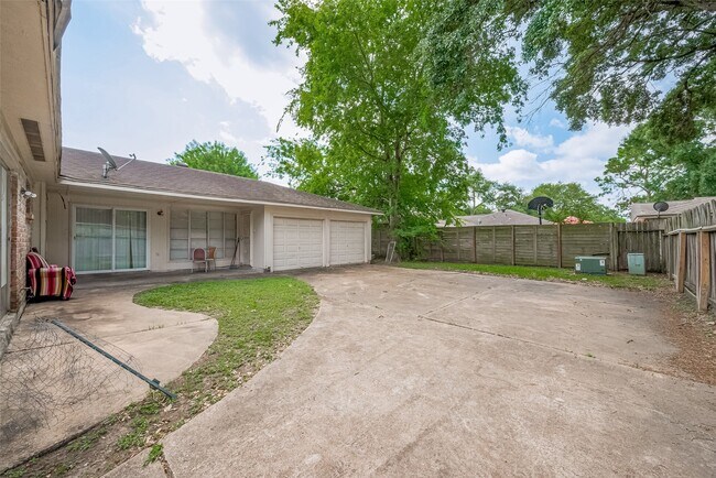 Building Photo - 9403 Vickijohn Dr