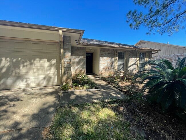 Building Photo - 3103 Sam Houston Dr