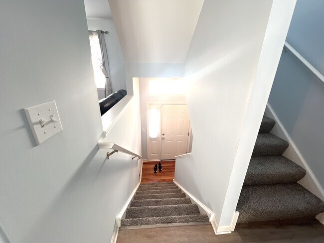 Building Photo - 669 S Rosehall Ln