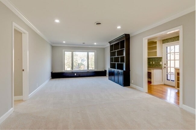 Building Photo - Spacious Green Hills Retreat | 3–4BR, 3BA | Deck, Hot Tub, & Prime Location