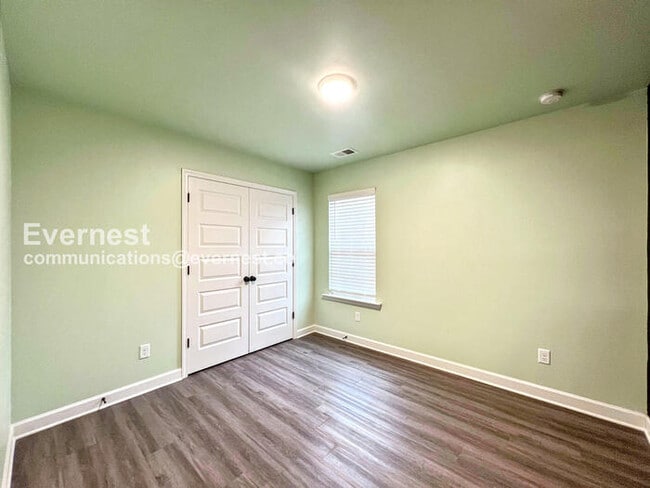 Building Photo - 8616 Hayes Dr