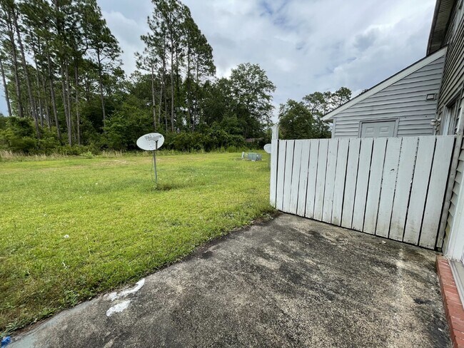 Building Photo - Home For Rent