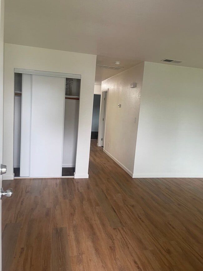 Building Photo - Available NOW