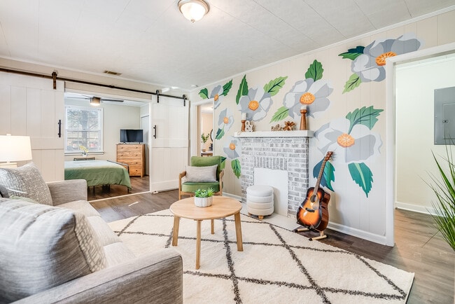 Building Photo - Evora