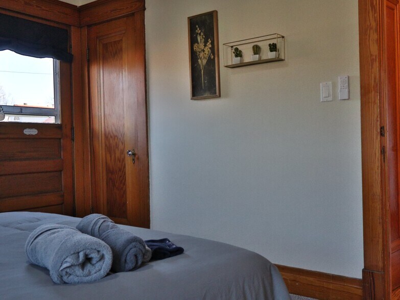 Building Photo - 40 Vincent Ave