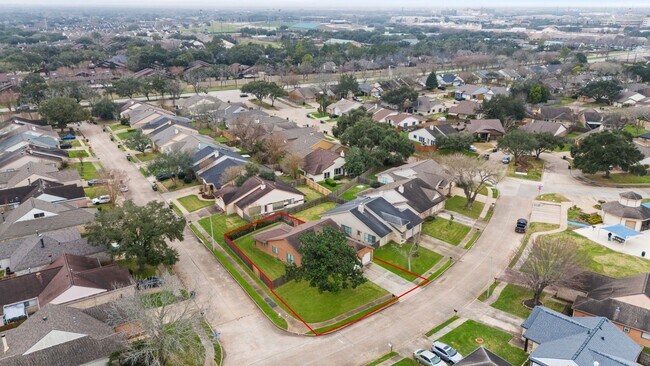 Building Photo - 2502 Planters Row