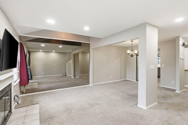 Building Photo - 2200 Bushnell Dr