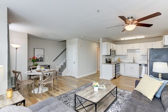 Building Photo - Main Street Court Apartments