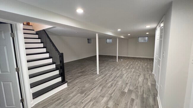 Building Photo - 2187 Scott Rd