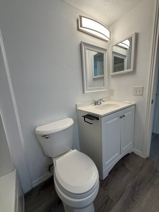 Building Photo - 125 London Ln