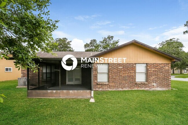 Building Photo - 4 Bedroom Pet-Friendly Home in JACKSONVILLE, FL with Main Street Renewal