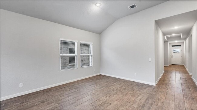 Building Photo - 1941 Colonial Ave