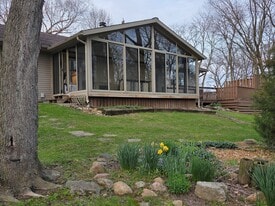 Building Photo - 2924 S Walnut Hill Dr