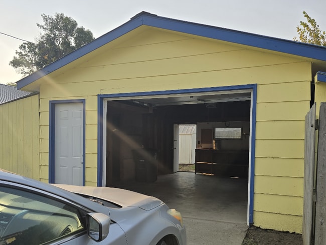 Building Photo - 120 Berthold St