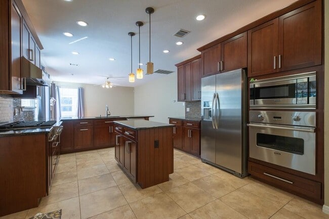 Building Photo - 8901 Splitarrow Dr