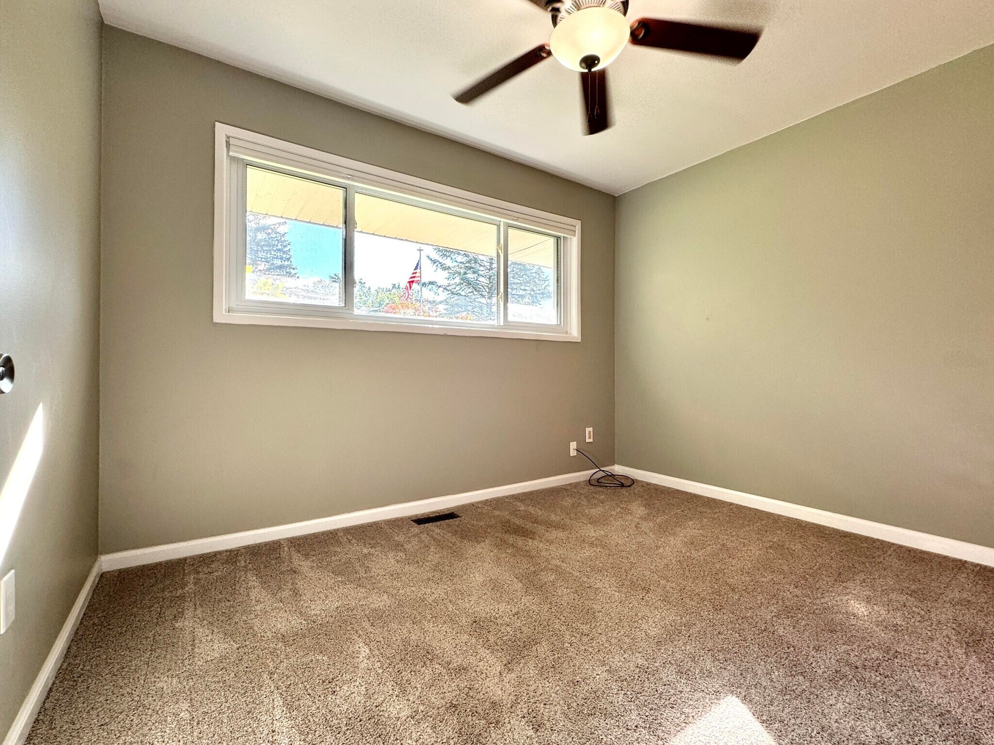 Building Photo - 24461 Willow Ln