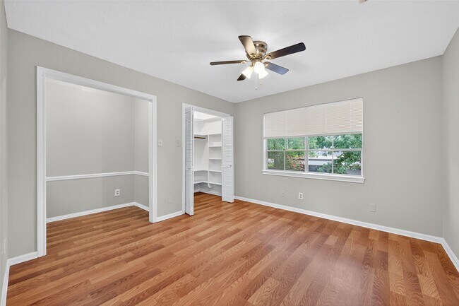 Building Photo - 663 Ravensworth Dr