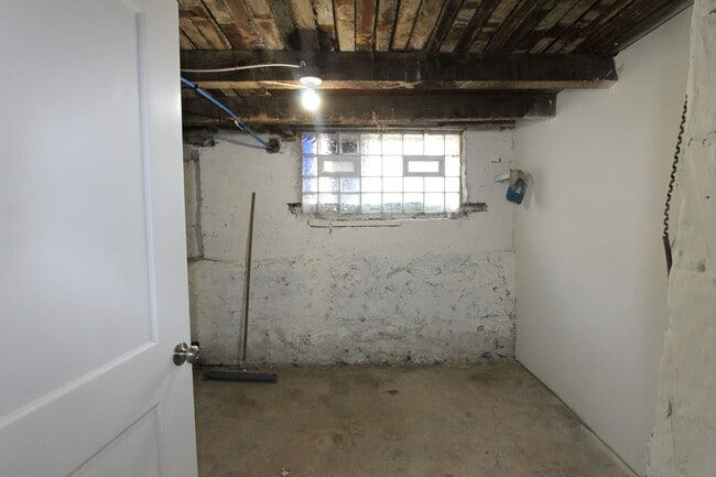 Building Photo - 103 E Coulter St