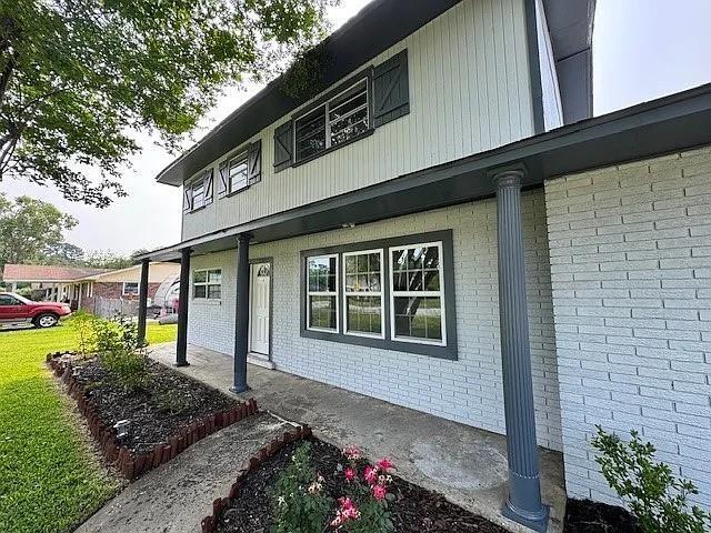 Building Photo - 203 N Lake Dr